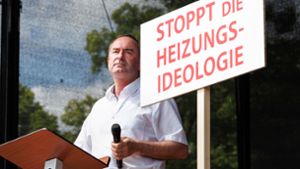 Hubert Aiwanger, der bayerische Wirtschaftsminister, sieht den „normalen Bürger“ als bedrohte Spezies. Foto: dpa/Matthias Balk