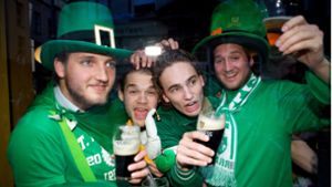 Grüne Kleidung und viel Guinness: Der St. Patrick’s Day steht vor der Tür. Foto: picture alliance / dpa/Enda Doran