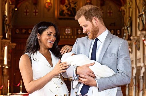 Da ist er! Das erste Kind von Herzogin Meghan und Prinz Harry hat seinen ersten Pressetermin absolviert: auf Schloss Windsor stellten die frisch gebackenen Eltern ihren Sohn der Öffentlichkeit vor. Foto: dpa