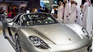 Die jungen Kataris – hier auf einer früheren Motor Show in Doha – lieben Porsche. Foto: picture alliance / dpa