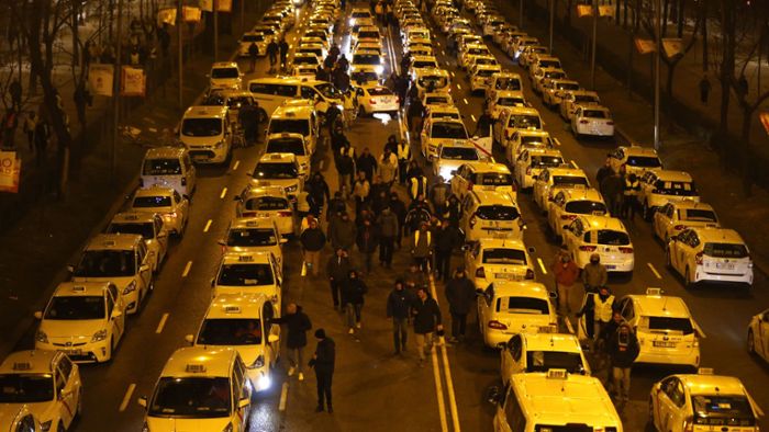 Taxifahrer blockieren Verkehr in Madrid
