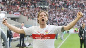 Borna Sosa jubelt. Der VfB hat gegen Borussia Mönchengladbach erneut einen Rückschlag weggesteckt. Foto: Baumann