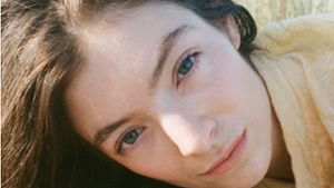 Lorde ist meistens Ella und hat nach langer Pause nun ihr neues, sommer leichtes  Album „Solar Power“ veröffentlicht. Foto: Universal Music/Ophelia Mikkelson Jones