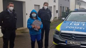 Polizisten Besuchen einen Jungen mit Behinderung in Besigheim. Foto: Polizei Ludwigsburg