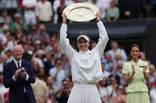 Marketa Vondrousova ist Wimbledonsiegerin. Foto: AFP/ADRIAN DENNIS