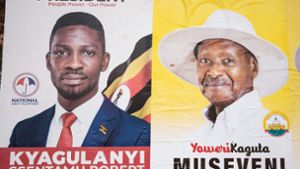 Der junge Herausforderer Robert Kyagulanyi Ssentamu, alias Bobi Wine, sieht den Präsidenten Museveni als einen verknöcherten Autokraten. Foto: AFP/Sumy Sadurni