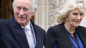 König Charles III., hier neben Königin Camilla, soll trotz seiner Krebserkrankung ein Erscheinen beim traditionellen Ostergottesdienst auf Schloss Windsor erwägen. Foto: imago images/Cover-Images