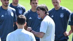 Der Bundestrainer Joachim Löw wirkt während der EM sehr fokussiert. Foto: dpa/Federico Gambarini
