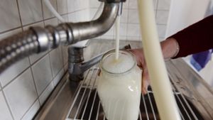 Ein Liter Milch kostet bei Lidl wieder mehr. Foto: dpa