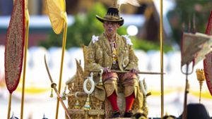 König Maha Vajiralongkorn hat seiner bisherigen offiziellen Geliebten alle königlichen und militärischen Titel entzogen. Foto: dpa/Wason Wanchakorn