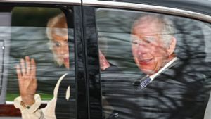 König Charles, links Queen Camilla, hat vor einigen Tagen seine Krebsdiagnose öffentlich gemacht. Foto: AFP/HENRY NICHOLLS