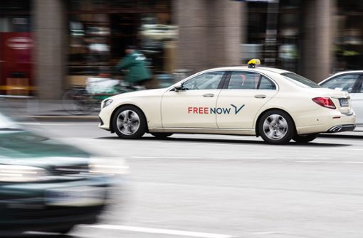 Free Now bietet Fahrdienste in über 100 Städten an. Foto: dpa/Daniel Reinhardt