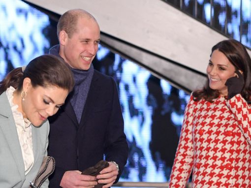 Prinz William und Prinzessin Kate (r.) mit Kronprinzessin Victoria im Jahr 2018. Foto: imago images/TT