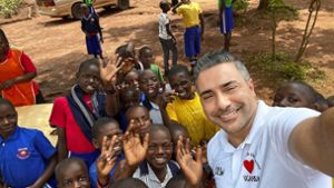 Bitte lächeln: Die Kinder in Kasanje sind dankbar für jede Unterstützung und freuten sich über den Besuch des Uganda-Teams Göppingen, dessen Ansprechpartner Fabio Vercelli ist. Foto: privat