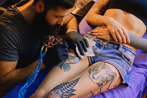 Eine beliebte Art, die Haut zu schmücken: Tattoos