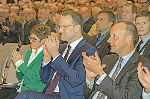 Am Dienstagabend präsentierten sich die drei Parteivorsitz-Bewerber Annegret Kramp-Karrenbauer, Jens Spahn (Mitte) und Friedrich Merz in Böblingen. Foto: factum/Weise