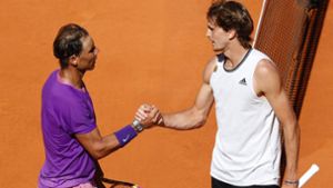 Mai 2021: Alexander Zverev (re.) beim Handshake mit Rafael Nadal beim Masters in Madrid. Foto: imago/Alterphotos/Alberto Simon