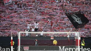 Nicht nur die Fans in der Cannstatter Kurve bleiben dem VfB Stuttgart in großer Zahl treu. Foto: Pressefoto Baumann/Julia Rahn