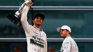 Der eine jubelt, der andere schmollt: Die Mercedes-Piloten Lewis Hamilton und Nico Rosberg Foto: Getty