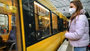 Auch für die Stadtbahn in Stuttgart gilt: Mitfahrt ist nur mit einer FFP2-Maske erlaubt. Foto: Frank Wahlenmaier