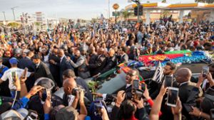 Zahlreiche Menschen versammelten sich am Staples Center in Los Angeles, um sich von dem Rappers Nipsey Hussle zu verabschieden. Foto: AFP