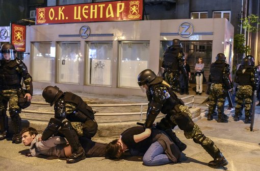 in Skopje geht die Polizei gegen Demonstranten vor. Foto: dpa