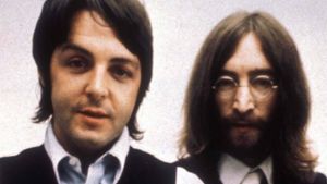 Paul McCartney (l.) erinnert sich noch gut an die Unsicherheiten seines Bandkollegen John Lennon. Foto: imago/ZUMA Press