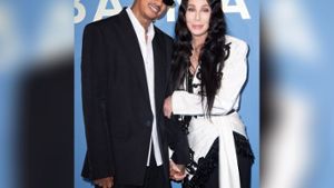Er strahlt vor Freude: Alexander Edwards und Sängerin Cher sind offenbar wieder ein Paar. Foto: imago/ABACAPRESS