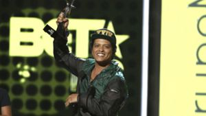 Bruno Mars und Beyoncé Knowles gelten als Favoriten bei der Verleihung der diesjährigen BET Awards – und räumen beide ab. Foto: Invision