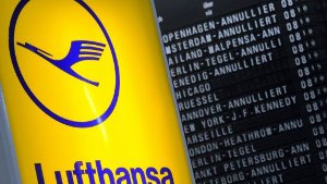 Zahlreiche Flüge müssen annulliert werden - die Piloten der Lufthansa streiken.  Foto: dpa