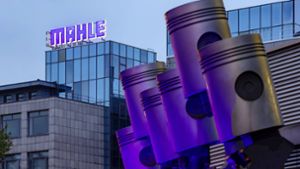 Mahle-Zentrale in Stuttgart: Der Zulieferer will in Deutschland rund 2000 Arbeitsplätze streichen. Foto: imago/Arnulf Hettrich