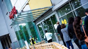 Noch ist unklar, ob Ikea am Montag in Sindelfingen öffnen darf. Foto: imago images/7aktuell