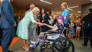 Prinz Charles und Ehefrau Camilla bei ihrem Besuch im „Lady Cilento“-Kinderkrankenhaus. Foto: POOL/AFP