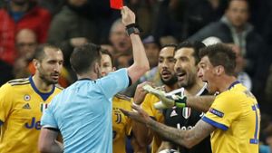 Gianluigi Buffon sah nach seinem Wutausbruch die Ampelkarte. Foto: AP