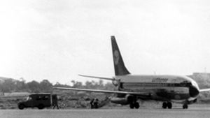 Die am 13.10.1977 auf dem Flug von Mallorca nach Frankfurt/Main von vier Terroristen entführte Lufthansamaschine „Landshut“ auf dem Flughafen von Mogadischu (Archivfoto vom Oktober 1977). Das Flugzeug ist in Brasilien gestrandet und soll versteigert werden. Foto: dpa
