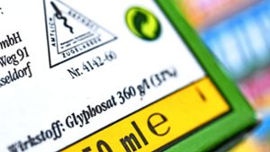 Mittel, die Glyphosat beinhalten, sind hoch umstritten. In Steinheim sollen entsprechende Präparate künftig tabu sein. Foto: dpa