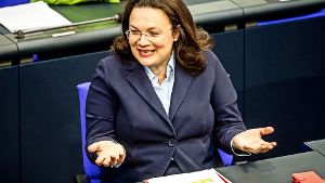 Sozialministerin Andrea Nahles (SPD) hat dem Bundestag einen Vorschlag zur Reform der Betriebsrente gemacht. Das Vorhaben kommt nur schleppend voran. Foto: dpa
