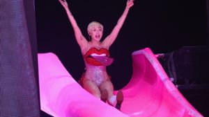 Miley Cyrus hat bei ihrem Konzert am Freitagabend in Frankfurt am Main die Zuschauer gehörig ins Schwitzen gebracht. (Archivbild) Foto: Getty Images Europe