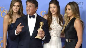 Die Töchter von US-Schauspieler Sylvester Stallone sind gemeinsam zur Miss Golden Globe 2017 gewählt worden: Sistine, Sophia und Scarlet Stallone. In unserer Galerie sehen Sie wer außerdem bei der Verleihung mit dabei war. Klicken Sie sich durch. Foto: EPA