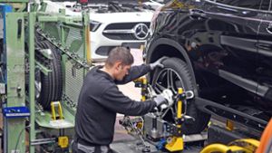 Ein Blick in die Rastatter Mercedes-Produktion Foto: picture alliance/dpa/Uli Deck