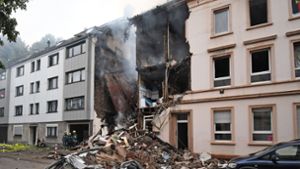 Am Brandort in Wuppertal zeigt sich ein Bild der Zerstörung. Foto: dpa