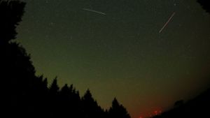 Mitte August kreuzt die Erde die Bahn des Kometen Swift-Tuttle. Dabei gelangen Kometenpartikel in die Erdatmosphäre – Sternschnuppen entstehen. Foto: dpa
