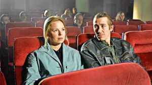 Ansa (Alma Pöysti) und  Holappa (Jussi Vatanen) schauen einen Filmklassiker an. Foto: dpa/ARTE G.E.I.E.