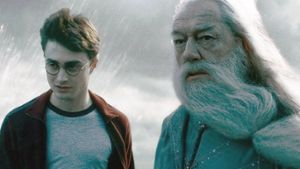 Daniel Radcliffe und Michael Gambon (r.) in Harry Potter und der Halbblutprinz aus dem Jahr 2009. Foto: imago images/Everett Collection