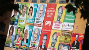 Wahlplakate verschiedener Parteien für eine Landtagswahl. Foto: Karl-Josef Hildenbrand/dpa