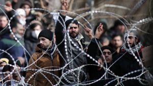 Im März 2020 ließen die türkischen Behörden Zehntausende Flüchtlinge zur griechischen Grenze bringen, wo sie  den Übergang Kastanies belagerten. Foto: dpa/Dimitris Tosidis