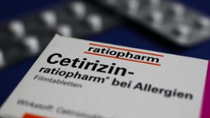 Wie Sie mit abgelaufenen Cetirizin-Tabletten umgehen sollten. Foto: Ralf Liebhold / shutterstock.com