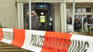 Bei der Fahndung nach dem mutmaßlichen Kindermörder Marcel H. aus Herne hat die Polizei am Donnerstagvormittag das Krankenhaus in Mönchengladbach durchsucht - allerdings ohne ihn zu finden. Foto: Theo Titz