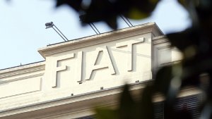 Der traditionsreiche italienische Autobauer Fiat kehrt seinem Heimatland den Rücken. Der neue Konzern Fiat Chrysler Automobiles wird seinen rechtlichen Firmensitz in den Niederlanden haben.  Foto: dpa