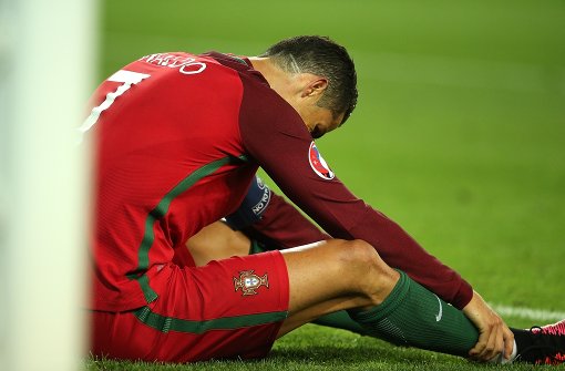 Portugals Ronaldo ist am Boden zerstört. Foto: dpa